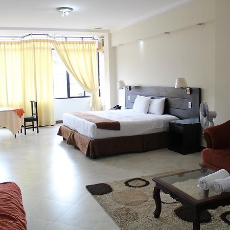 Hotel Christian Palace Tena Ngoại thất bức ảnh