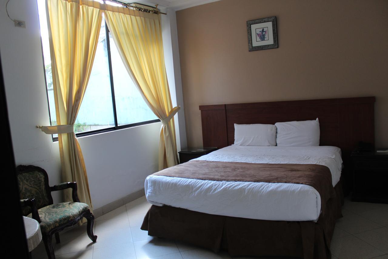 Hotel Christian Palace Tena Ngoại thất bức ảnh