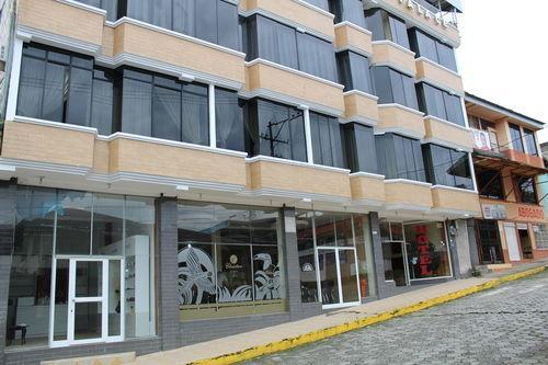 Hotel Christian Palace Tena Ngoại thất bức ảnh